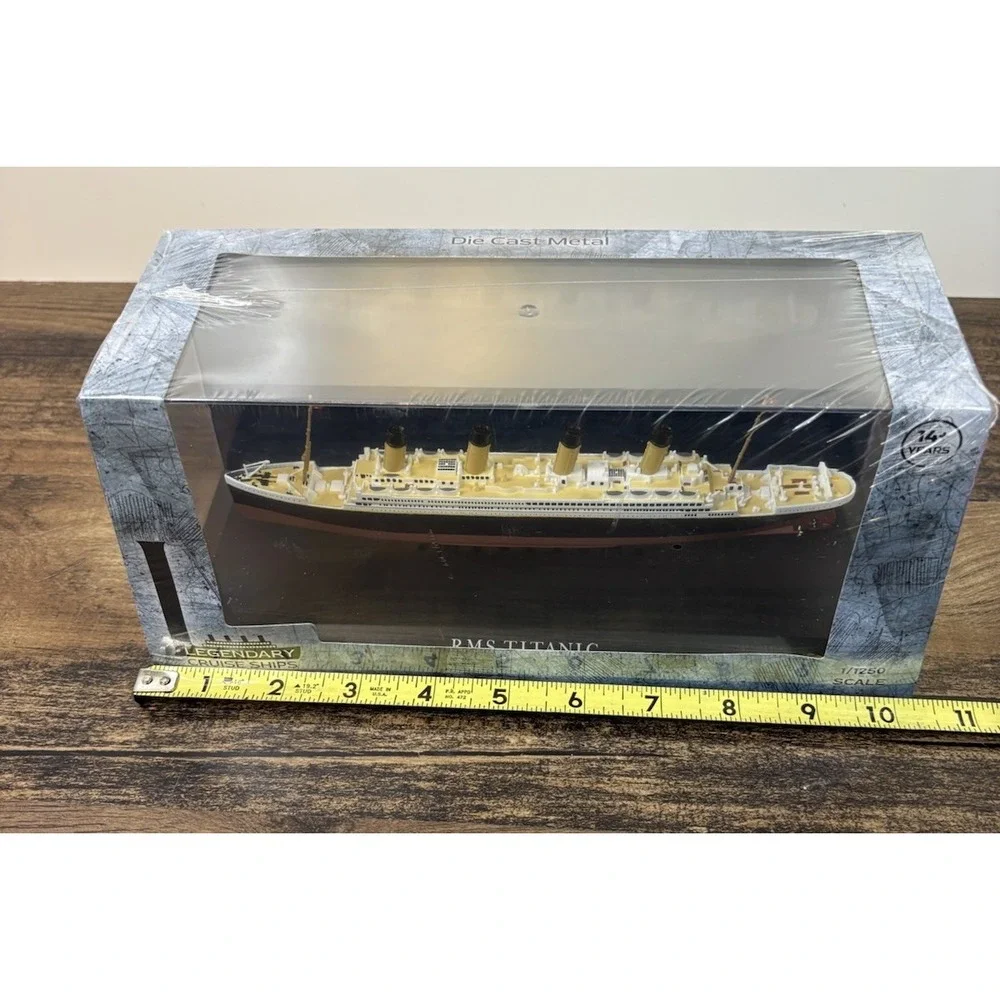 RMS Titanic Ocean Liner 1/1250 Scale Die-Cast Metal Model White Star Line Clas